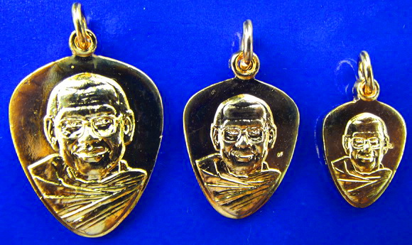 เหรียญเงินไม่ขาดบ้าน หรือ เหรียญเศรษฐี หลวงพ่อวัดท่าซุง 3 เหรียญ  3 ขนาด...