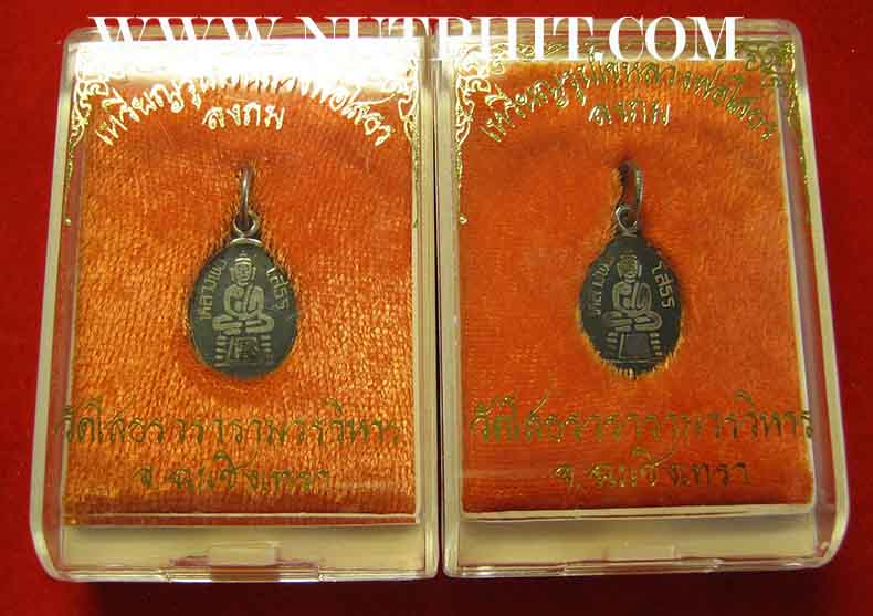 ชุด 2 องค์พระพุทธโสธร วัดโสธร แปดริ้ว เนื้อเงินแท้ลงถม+กล่องเดิมสวยกริ๊บ*82