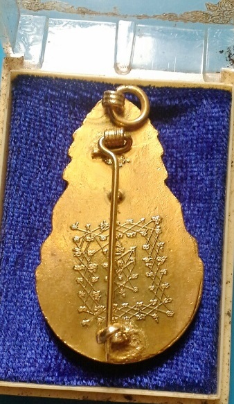 ล็อคเก็ตมงกุฎเพชร กล่องเดิม หลวงพ่อฤาษีลิงดำ