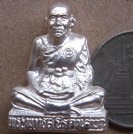 รูปเหมือนปั๊ม รุ่น๑ หลวงพ่อชื้น วัดญาณเสน จ อยุธยา ปี2545 เนื้อเงิน ตอกโค้ด หมายเลข