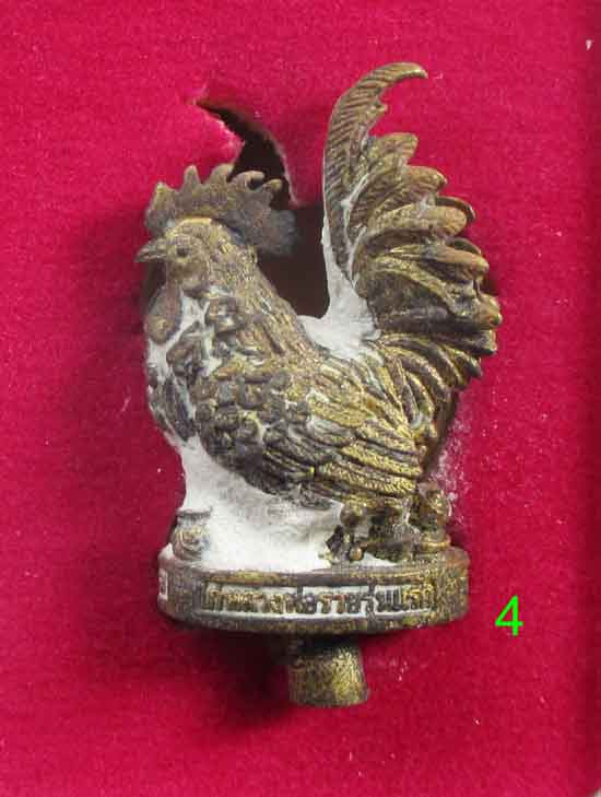 ไก่รุ่นเงินไหลมาเนื้อทองชนวนเคาะเดียวแดงครับ