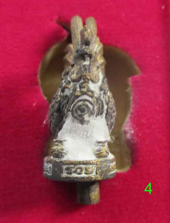 ไก่รุ่นเงินไหลมาเนื้อทองชนวนเคาะเดียวแดงครับ