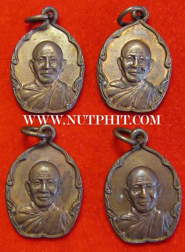 ชุด 4 องค์เหรียญลา พระอาจารย์จวน กุลเชฏโฐ วัดภูทอก ต.นาแสง อ.ศรีวิไล จ.หนองคาย*99