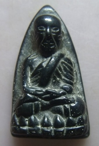 **วัดใจ**หลวงปู่ทวดหล่อเตารีด พิมพ์ใหญ่ เนื้อเมฆพัตร ไม่ทราบที่**สวยๆ เชิญชมครับ