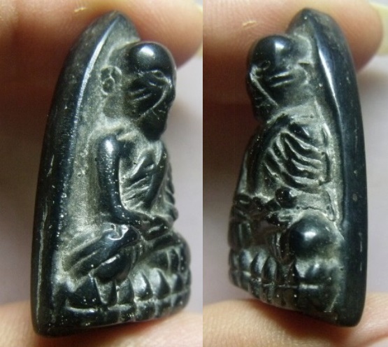 **วัดใจ**หลวงปู่ทวดหล่อเตารีด พิมพ์ใหญ่ เนื้อเมฆพัตร ไม่ทราบที่**สวยๆ เชิญชมครับ