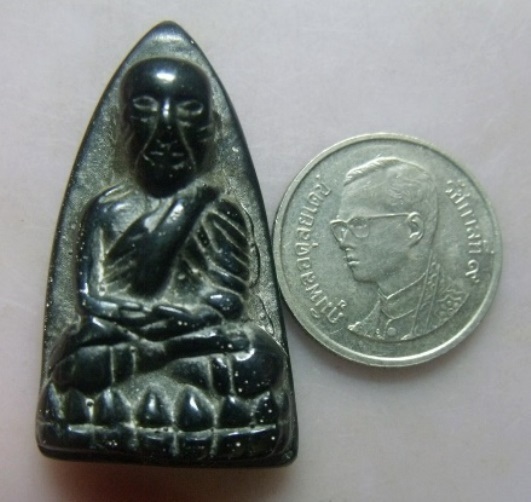 **วัดใจ**หลวงปู่ทวดหล่อเตารีด พิมพ์ใหญ่ เนื้อเมฆพัตร ไม่ทราบที่**สวยๆ เชิญชมครับ