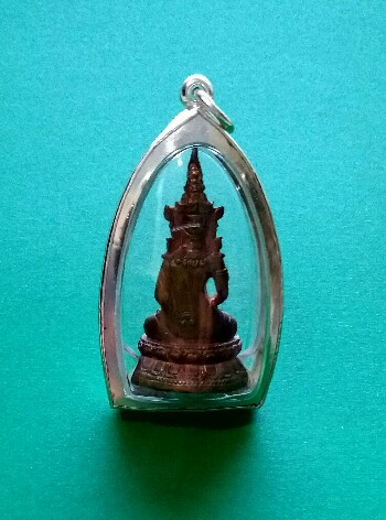 พระกริ่งนารายจักพรรคดิ์หลวงปู่กาหลง เขี้ยวแก้ว เนื้อนวะขอมโบราณพันปี ปี2551