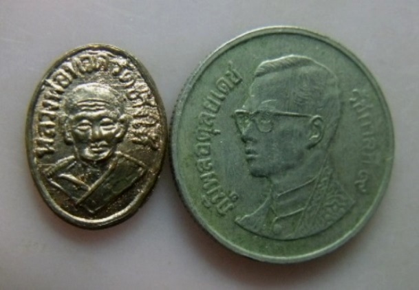 **วัดใจ**เหรียญหัวแหวน หลวงปู่ทวด วัดช้างให้ หลังวงเดือน**สวยๆ เชิญชมครับ