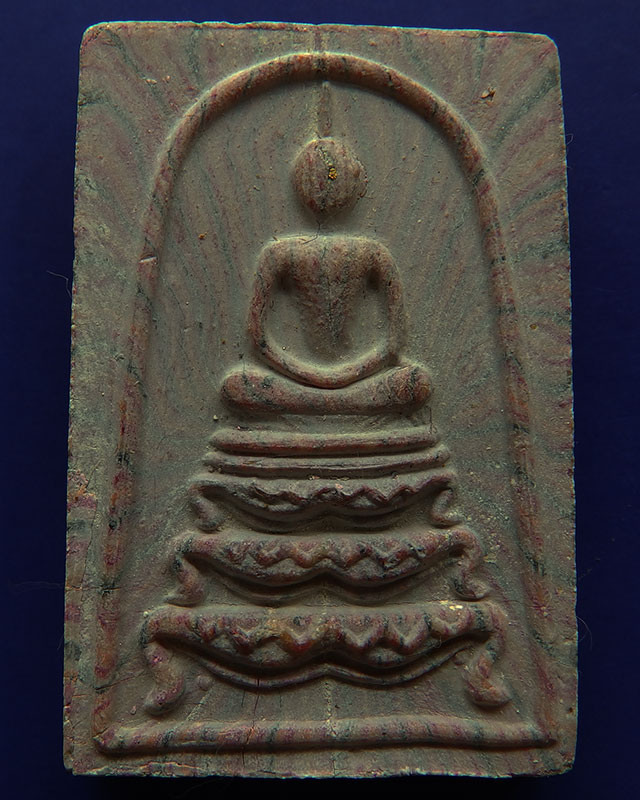 15.สมเด็จหลวงพ่อแพ วัดพิกุลทอง พิมพ์ฐานสิงห์ สายรุ้ง ตะกรุดทอง 3 กษัตริย์ ติดแผ่นทอง พร้อมกล่องเดิม