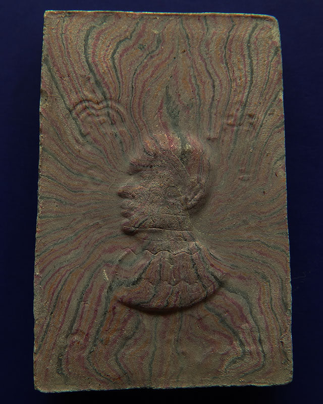 15.สมเด็จหลวงพ่อแพ วัดพิกุลทอง พิมพ์ฐานสิงห์ สายรุ้ง ตะกรุดทอง 3 กษัตริย์ ติดแผ่นทอง พร้อมกล่องเดิม