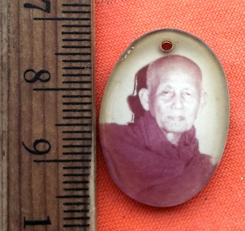 เริ่ม 10 บาท กับ รูปพระเกจิ ...CR820
