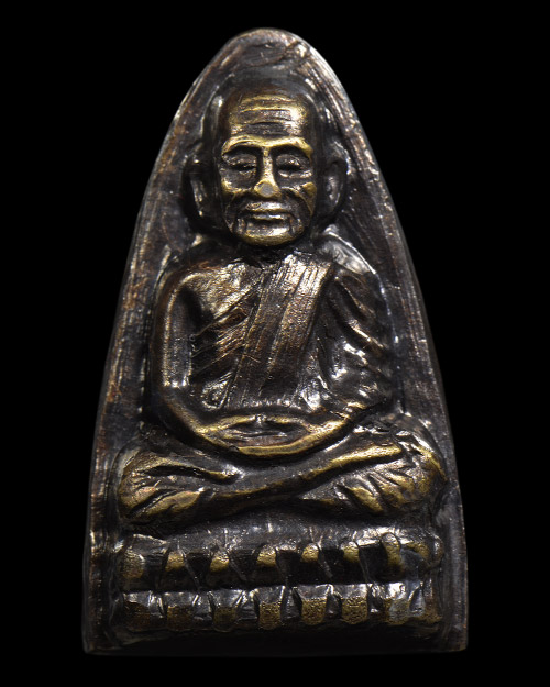 หลังหนังสือ2524 หลวงปู่ทวด วัดช้างให้ พิมพ์หน้าเล็ก เนื้อทองเหลือง บล็อก3จุด