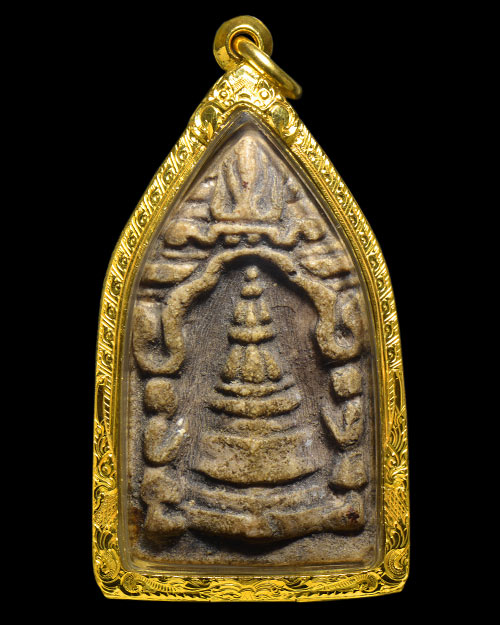 พระธาตุขามแก่นรุ่นแรก วัดเจติยภูมิ อ.น้ำพอง จ.ขอนแก่น พิมพ์ห้าเหลี่ยมใหญ่+ตลับทองคำ19.43กรัมครับ