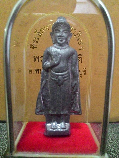 พระร่วงหน้าพระธาตุ พนัสนิคม ปี2517 หลวงปู่ทิมเสก ครอบพลาสติกตั้งหน้ารถ