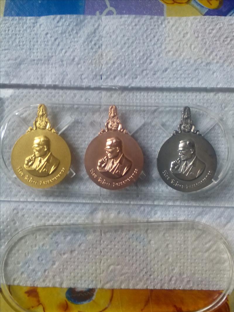 เหรียญพระมหาชนก พิมพ์เล็ก ชุดทองคำ นาค เงิน ไม่มีหนังสือ