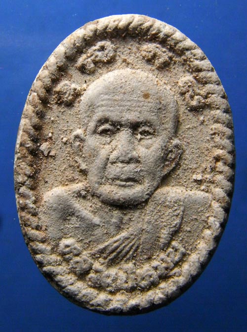 พระผงที่แรงที่สุด ดวงเศรษฐี หลวงปู่หมุน  ปี2543 ไม่ผ่านการใช้พร้อมกล่องเดิมๆ