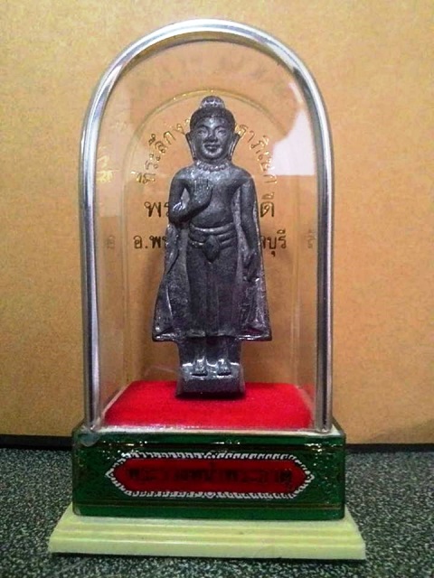 พระร่วงหน้าพระธาตุ พนัสนิคม ปี2517 หลวงปู่ทิมเสก ครอบพลาสติกตั้งหน้ารถ