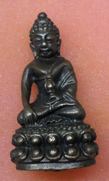 พระกริ่งชินบัญชรน้อย เนื้อโลหะผสมชนวนชินบัญชร อุดผงพรายกุมารผสมสีผึ้งหลวงปู่ทิม ปี ๒๕๔๔ หลวงพ่อสาคร 