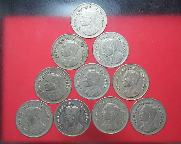 เหรียญ1บาทหลังครุฑ ในหลวงรัชกาลที่9 ชุด10เหรียญ มหาบพิตร ปี17 ชุดที่1
