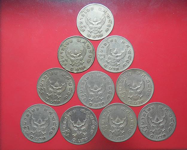 เหรียญ1บาทหลังครุฑ ในหลวงรัชกาลที่9 ชุด10เหรียญ มหาบพิตร ปี17 ชุดที่1