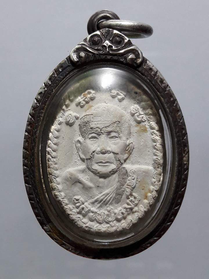 ดวงหลวงปู่หมุน พร้อมเลี่ยมเงิน