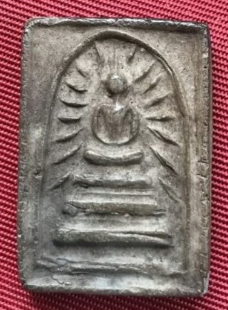 สมเด็จพิมพ์รัศมี เนื้อผงใบลาน หลวงพ่อสาคร วัดหนองกรับ ปี 2503 ไม่มีจารหลัง