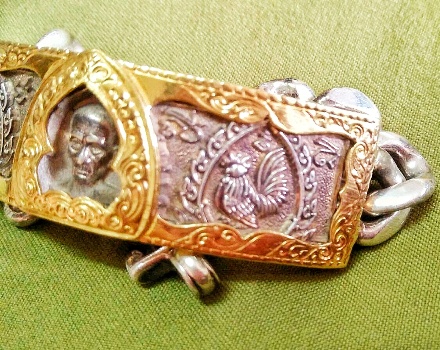 เลสหลวงพ่อรวย รุ่นเลื่อนสมณศักดิ์ ปี59 รุ่น ยอดนิยม พร้อมเลี่ยมทอง