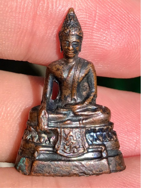 พระกริ่ง ภปร. ก้นตะไบหยาบ ข้างเลื่อย ปี 2508