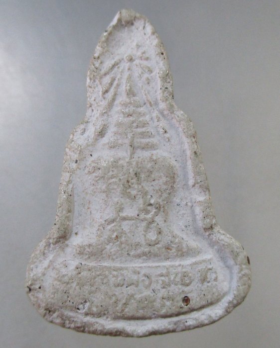 ๒๐ พระพุทธ เนื้อผงหลังเจดีย์