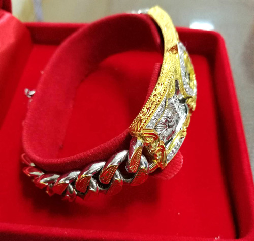 เลสหลวงพ่อรวย วัดตะโก รุ่น ไตรมาส59 รวยรวยรวย หนัก 4 บาท No.๔๒๗๒ ป้ายแดง เลี่ยมทองคำแท้ทั้งตัวและสาย