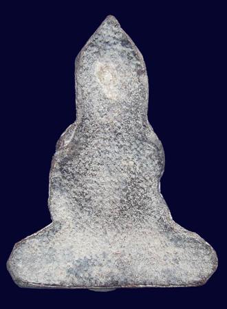 พระร่วงนั่ง กรุม่วงค่อม เนื้อชินตะกั่วสนิมแดง  เลี่ยมตลับเงินเก่าประดับพลอย มีใบประกาศพระแท้