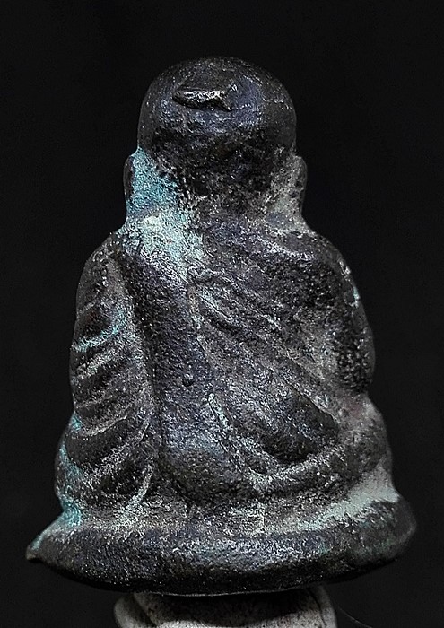 รูปหล่อหลวงพ่อเงิน รุ่นปืนแตก ปี2528 เนื้อโลหะผสมแก่เนื้อพระบูชาเก่า ดูเข้มขลังสุดๆ ครับ