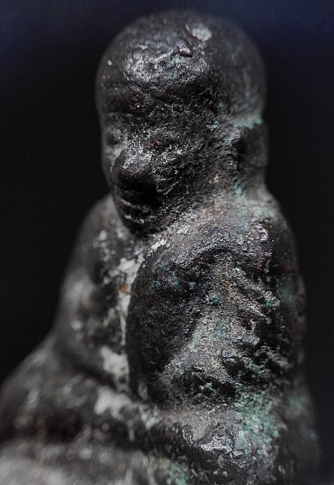 รูปหล่อหลวงพ่อเงิน รุ่นปืนแตก ปี2528 เนื้อโลหะผสมแก่เนื้อพระบูชาเก่า ดูเข้มขลังสุดๆ ครับ