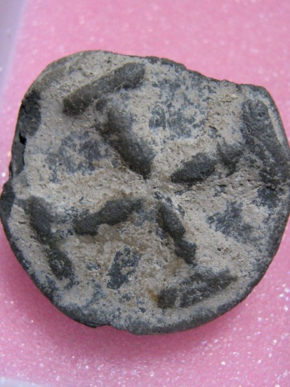 พระงบน้ำอ้อย เนื้อดิน กรุเตาทุเรียง จ.สุโขทัย