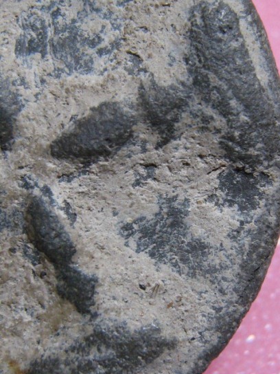 พระงบน้ำอ้อย เนื้อดิน กรุเตาทุเรียง จ.สุโขทัย