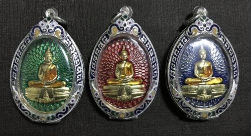 หลวงพ่อโสธร เมตตามหานิยม เนื้อทองทิพย์ลงยา 3 องค์ พร้อมเลี่ยม