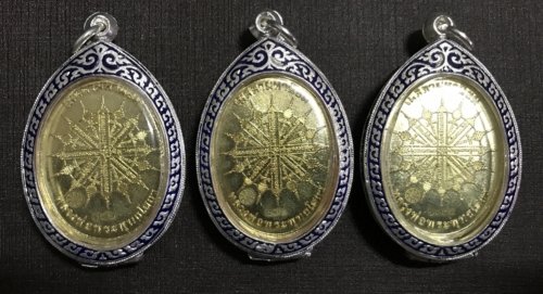 หลวงพ่อโสธร เมตตามหานิยม เนื้อทองทิพย์ลงยา 3 องค์ พร้อมเลี่ยม