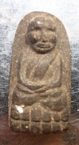 หลวงปู่ทวดหลวงปู่หมุนเนื้อเทาแข้งขีดสวยๆครับ