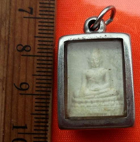 เริ่ม 10 บาท กับ พระเนื้อผงพิมพ์เล็ก หลวงพ่อขาว วัดเสาธงกลาง อำเภอบางเสาธง จังหวัดสมุทรปราการ  ..CT1