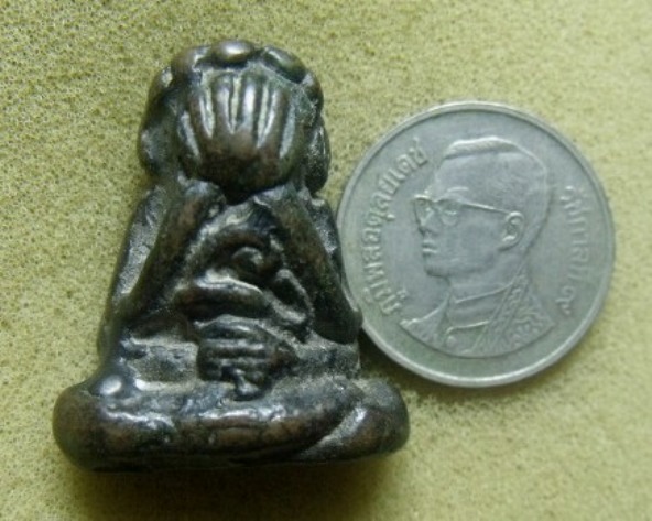 **วัดใจ**พระปิดตาลอยองค์ เนื้อทองแดงอาบเมฆพัตร เก่าๆ สวย ไม่ทราบที่**เชิญชมครับ