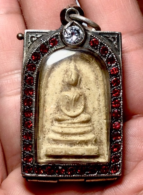 พระผงรุ่นแรก ปี 2500 หลวงปู่จันทร์ วัดศรีเทพ