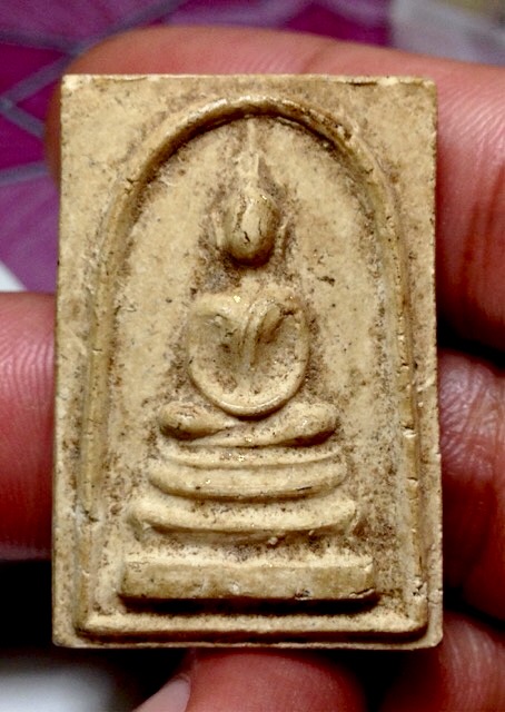 พระผงรุ่นแรก ปี 2500 หลวงปู่จันทร์ วัดศรีเทพ