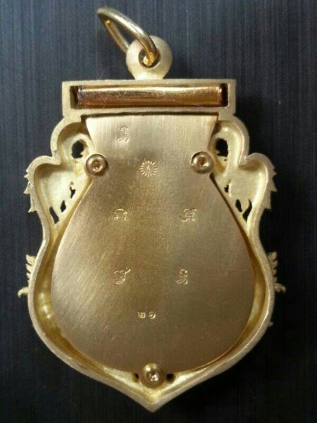 เสมาฉลุพุทธปวเรศเนื้อทองระฆังหลังเรียบฝังตะกรุดทองคำพร้อมไอดีการ์ด