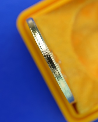 เหรียญหลวงพ่อพูล วัดไผ่ล้อม รุ่นไตรมาส 84  เนื้อกะไหล่ทอง เก่าเก็บกล่องเดิม (เคาะแรก)