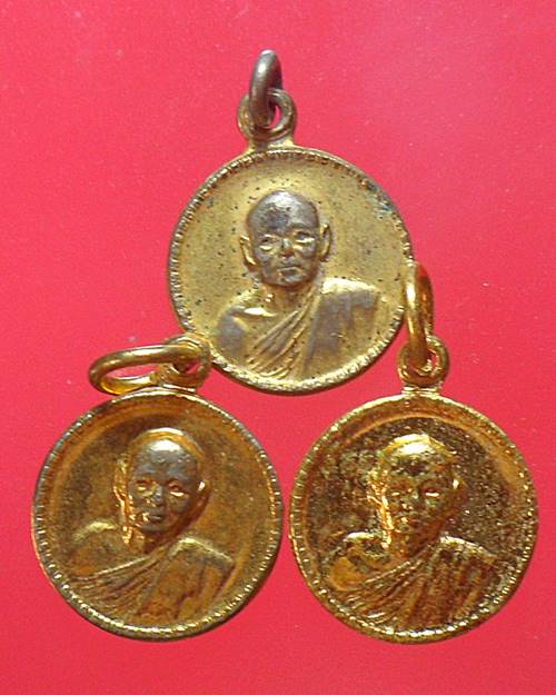 หลวงพ่อแพ วัดพิกุลทอง สิงห์บุรี ชุด3องค์เคาะเดียวแดง ชุดที่1