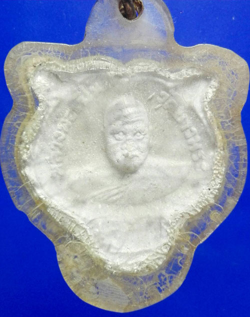 เคาะเดียว ผงหน้าเสือหลวงพ่อเปิ่น วัดบางพระ พร้อมเลี่ยมใช้