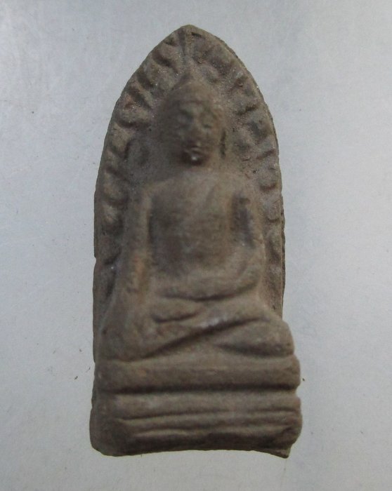 ๒๐ พระรอด ไม่ทราบที่ หลังยันต์