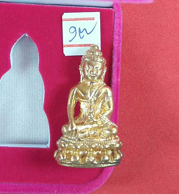 พระกรื่งปัญจนาคราชกระไหล่ทองแจกกรรมการหลวงปู่คำบุ วัดกุดชมภู