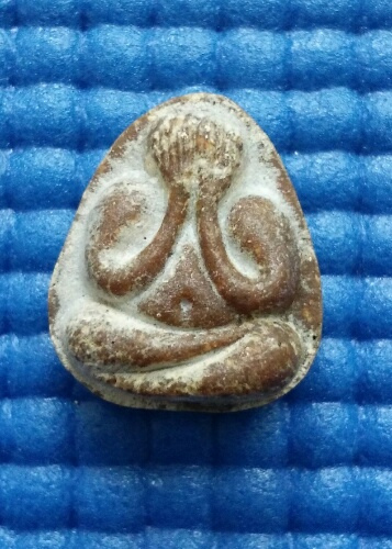 พระปิดตาหลังยันต์พุทโธ ออกวัดลาดปลาเค้า หลวงปู่โต๊ะปลุกเสกปี21องค์33 