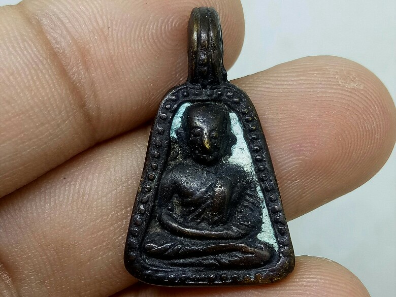 เหรียญจอบใหญ่ หลวงพ่อเงิน ชายเดี่ยว